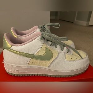 Women’s Nike sneakers